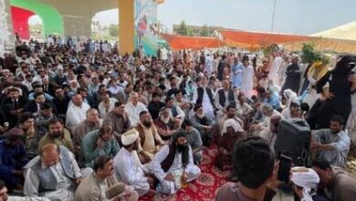 شہدا کے لواحقین کے مطالبات پر اہم پیش رفت، صوبائی وزرا اور سیاسی رہنما آمنے سامنے